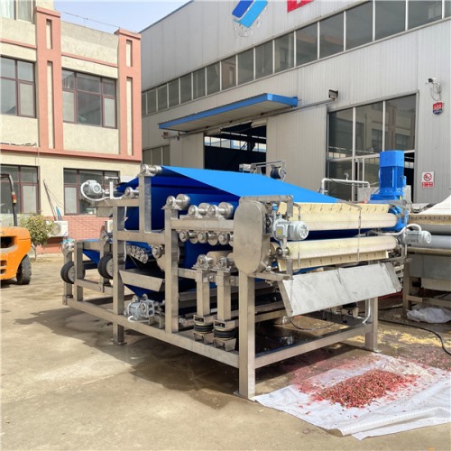 某食品廠訂購(gòu)的1臺(tái)帶式榨汁機(jī)，試機(jī)檢驗(yàn)合格準(zhǔn)備發(fā)貨！