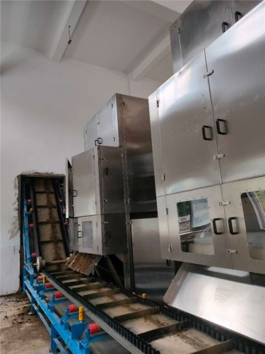 云南某污水處理廠訂購的2臺一體式污泥深度脫水機，已投入使用啦！