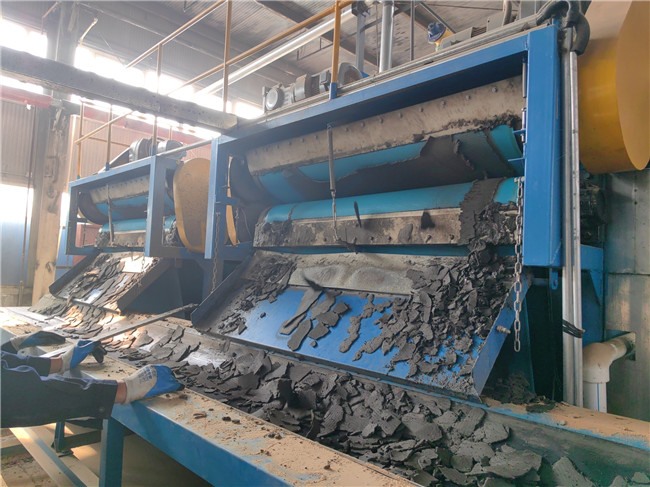 秦皇島某污水處理廠訂購的2臺高壓帶式污泥脫水機(jī)，投入使用啦！